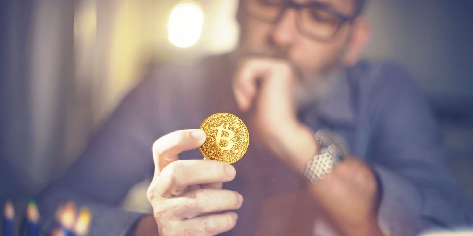 bitcoin juodoji skylė geriausios monetų bazės alternatyvos