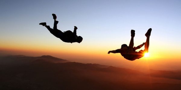 Marchés : le Bitcoin passe sous les 8 700 dollars, les altcoins dégringolent