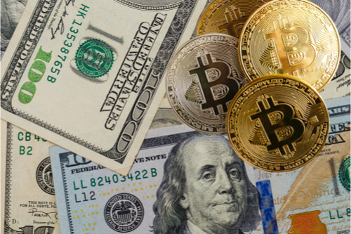 bitcoin parmi des dollars