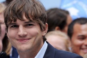 Ashton Kutcher et Michelle Phan investissent dans une startup de récompenses en BTC