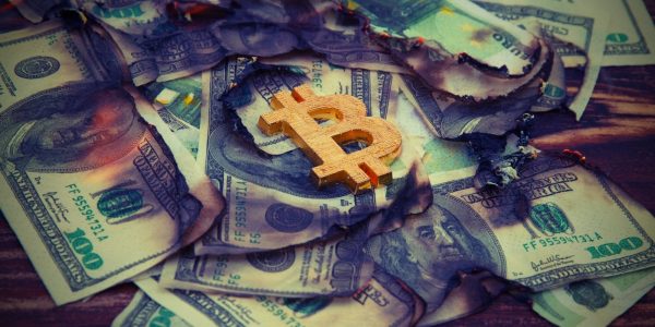 Bitcoin ou MNBC : qui menace le plus les monnaies traditionnelles ?