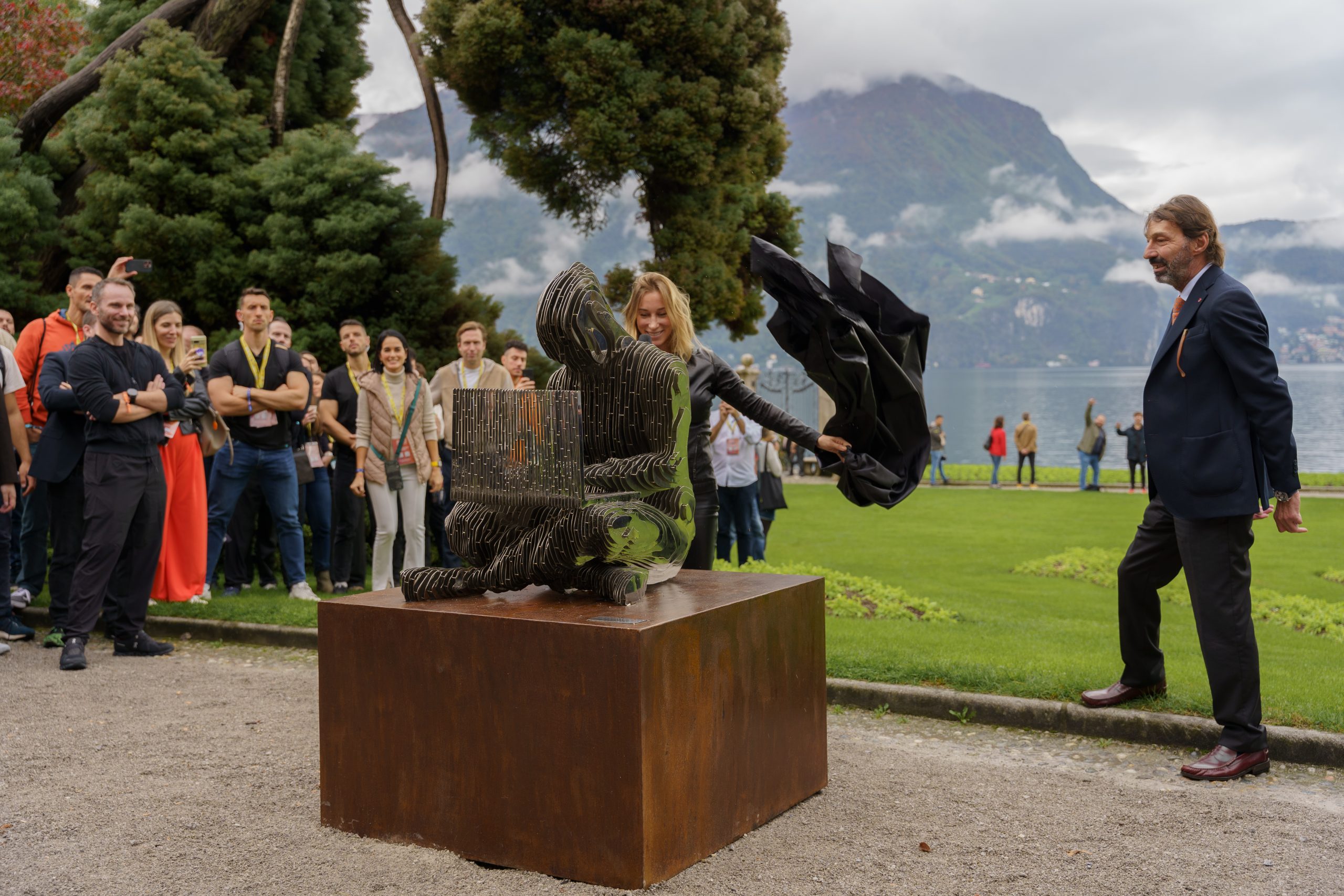 Inauguration Lugano, statue de Satoshi Nakamoto