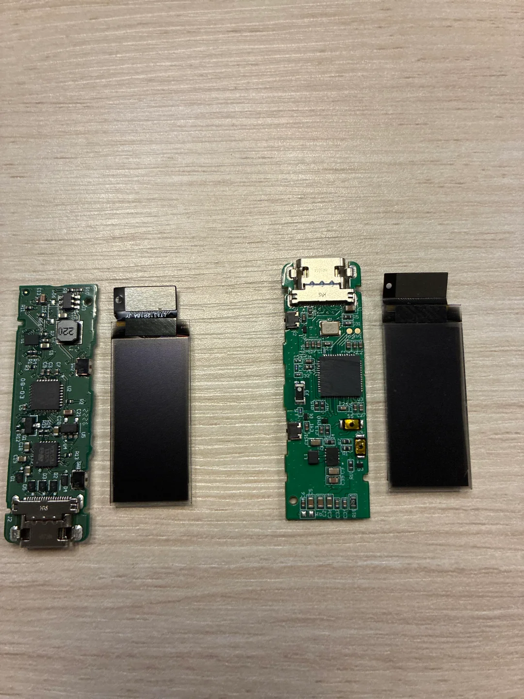 A droite, la carte malveillante