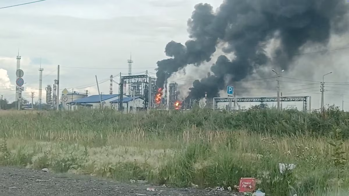 Raffinerie d'Omsk en feu